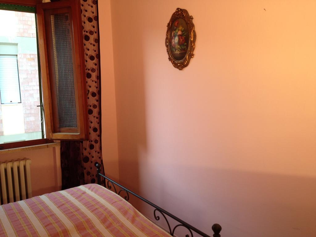 Stanza Bellaria Hotel Pontedera Habitación foto